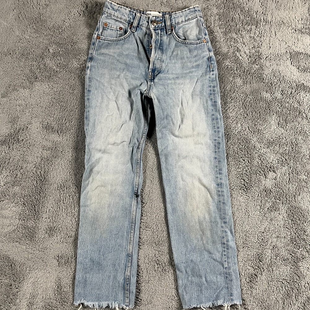 Zara Jeans Womens 2 Blue Denim Faded Raw Hem Skinny Leg Button Fly Streetwear